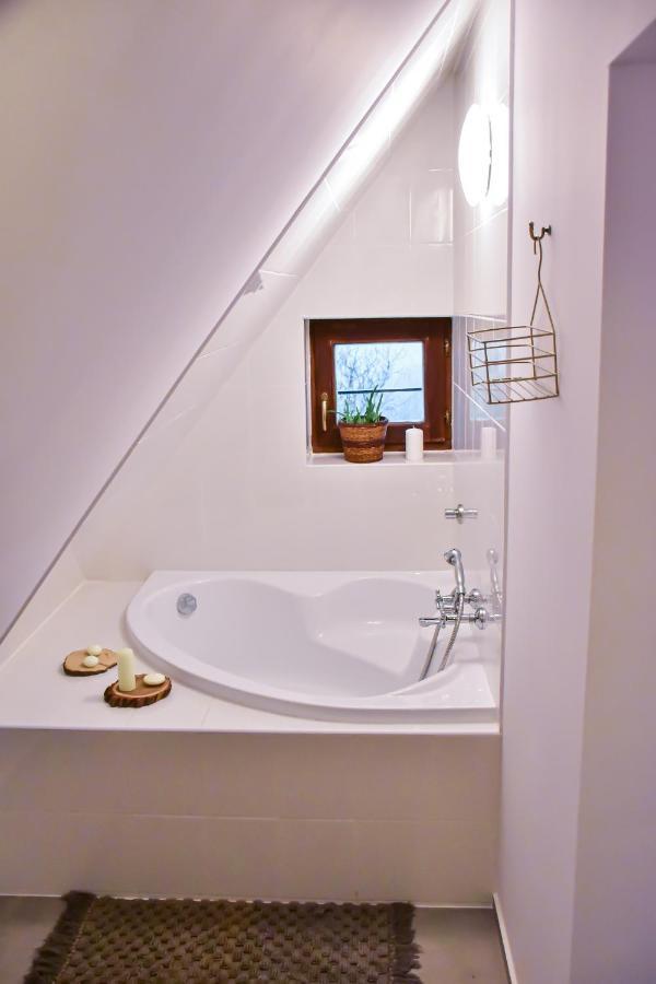 Eged Cottage Eger Bagian luar foto